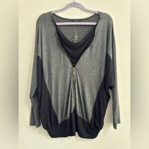 Gray and Black Draped Top with Gold Zipper 🖤🩶
*NEW WITH TAGS 🏷️